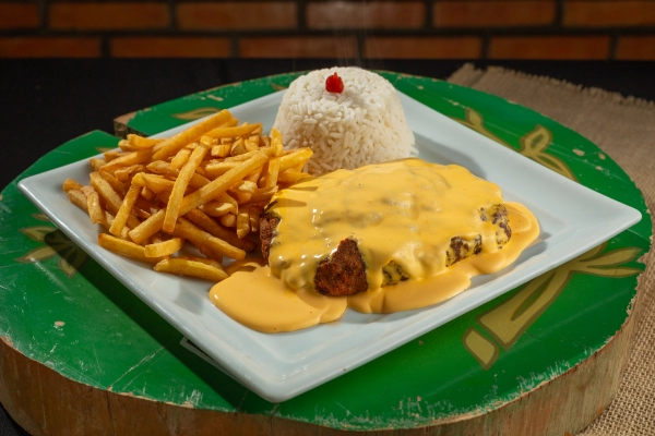 Imagem Filé Mignon Recheado à Milanesa Molho Cheddar